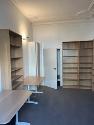 BUREAU 6.jpg